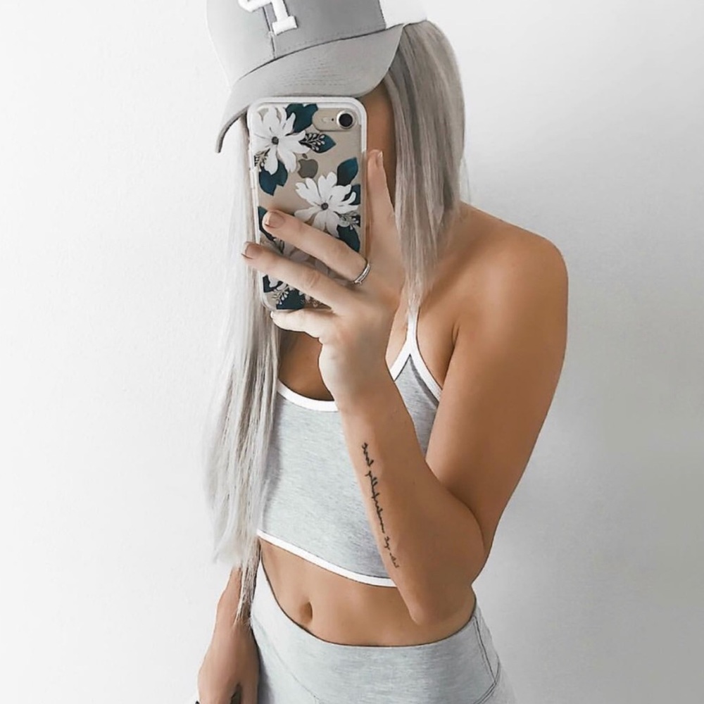 RESTOCKED🔃//grey sports crop top
